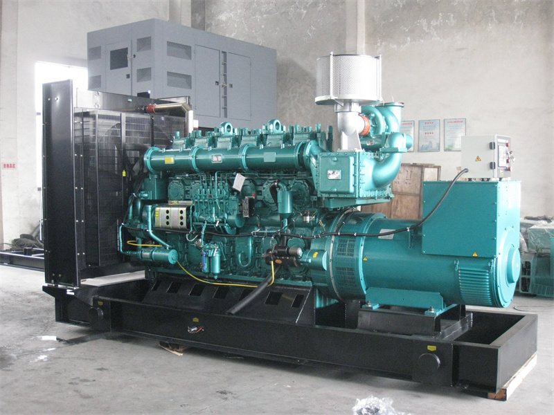 红花岗200KW 柴油发电机的油耗是多少?