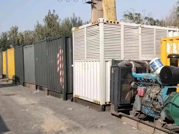 红花岗200KW柴油发电机机组每小时油耗是多少?